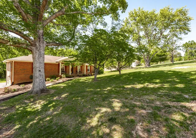 Homes for sale in Hendersonville, TN | 131 Honeysuckle Dr, Hendersonville, TN 37075 | MLS# 3211771