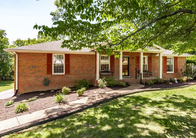 Homes for sale in Hendersonville, TN | 131 Honeysuckle Dr, Hendersonville, TN 37075 | MLS# 3211771