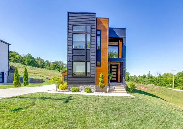 Photo 2 of Single family home for sale at 702 West 4th St, Columbia, TN 38401 | MLS# 3215988 | Listing updated on 2026-08-18