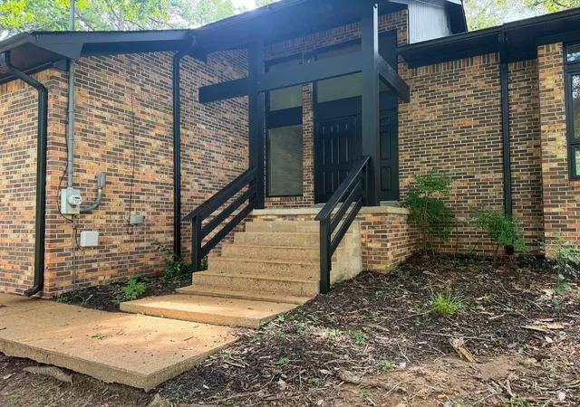 Photo 2 of Single family home for sale at 102 Parkwood Ln, Hohenwald, TN 38462 | MLS# 3211485 | Listing updated on 2026-09-29