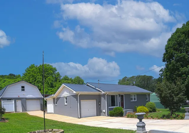 Homes for sale in Winchester, TN | 204 Homeward Ave, Winchester, TN 37398 | MLS# 3225870