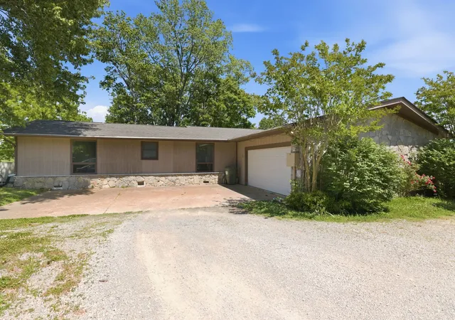 Photo 3 of Single family home for sale at 1020 Bunker Hl Dr, Arrington, TN 37014 | MLS# 3214575 | Listing updated on 2026-09-22