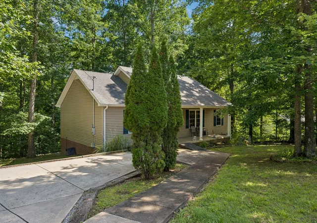 Homes for sale in Dickson, TN | 117 W Dell Rd, Dickson, TN 37055 | MLS# 3213591