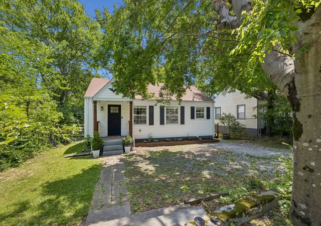 Homes for sale in Madison, TN | 747 Oakdell Ave, Madison, TN 37115 | MLS# 3216952