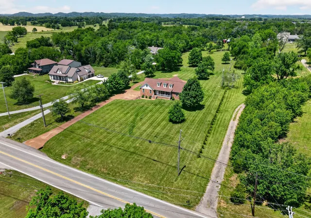 Photo 3 of Single family home for sale at 1174 Highway 25, Gallatin, TN 37066 | MLS# 3211731 | Listing updated on 2026-08-20