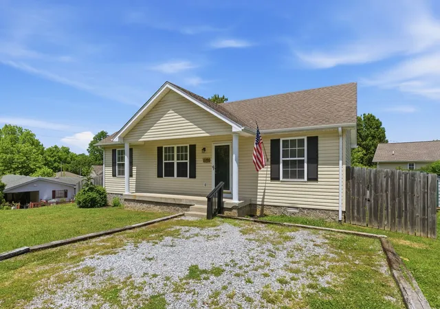 Homes for sale in Springfield, TN | 1150 17Th Ave E, Springfield, TN 37172 | MLS# 3213441