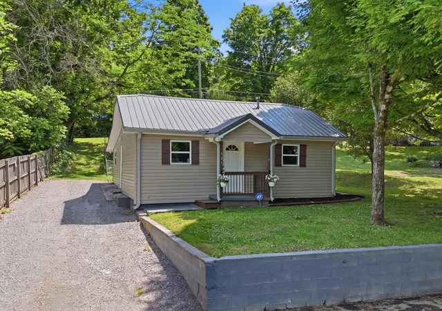 Photo 1 of Single family home for sale at 121 Sharp Rd, Athens, TN 37303 | MLS# 3211847 | Listing updated on 2026-09-20