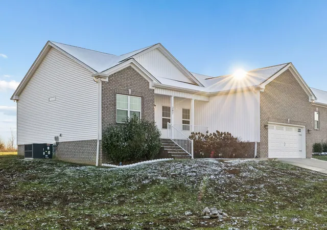 Homes for sale in Hopkinsville, KY | 207 Bedford Ct, Hopkinsville, KY 42240 | MLS# 3214512