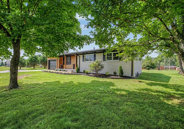 Homes for sale in Lawrenceburg, TN | 403 Robins St, Lawrenceburg, TN 38464 | MLS# 3234165