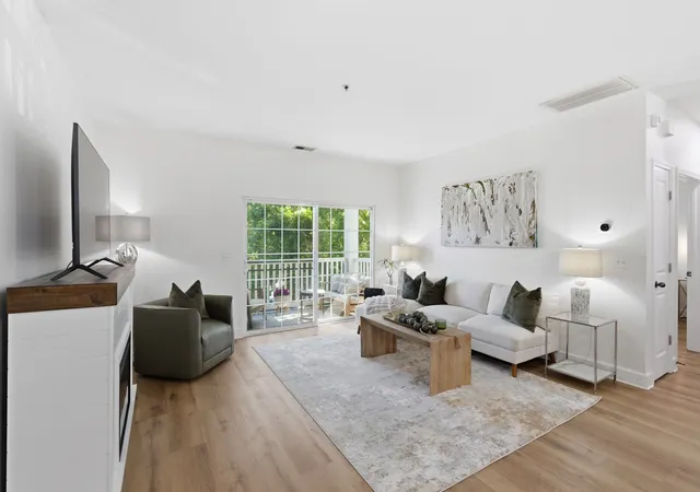 3rd image of 7003 Lenox Vlg Dr, Nashville, TN 37211