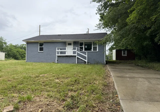 Photo 1 of Single family home for sale at 421 Plum St, Clarksville, TN 37042 | MLS# 3218357 | Listing updated on 2026-09-23