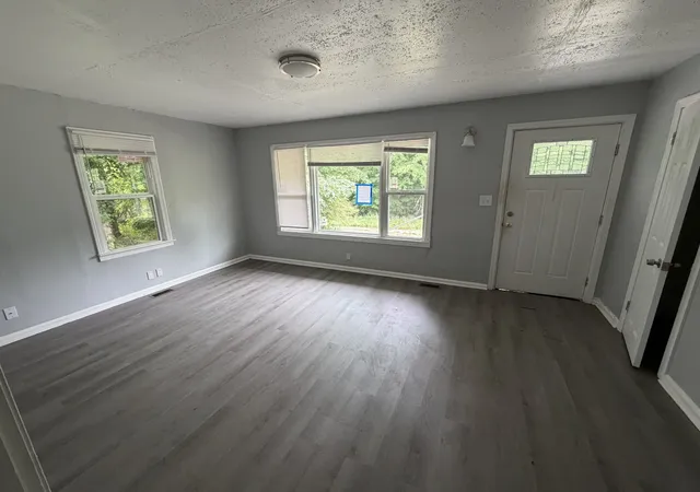 Photo 3 of Single family home for sale at 421 Plum St, Clarksville, TN 37042 | MLS# 3218357 | Listing updated on 2026-09-23