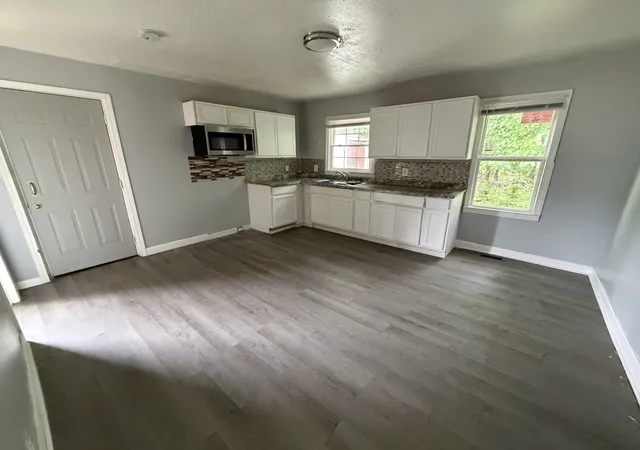 Photo 4 of Single family home for sale at 421 Plum St, Clarksville, TN 37042 | MLS# 3218357 | Listing updated on 2026-09-23