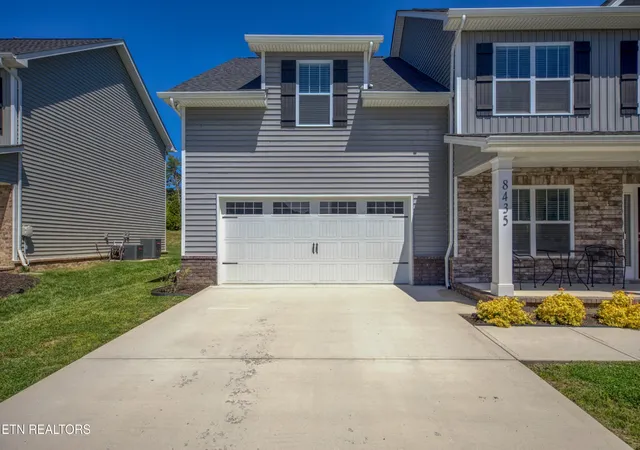 Photo 3 of Single family home for sale at 8435 Crk Valley Ln, Knoxville, TN 37931 | MLS# 3615740 | Listing updated on 2026-10-09