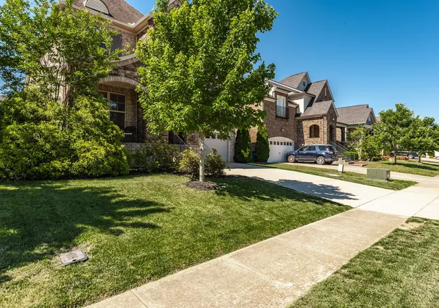 Photo 3 of Single family home for sale at 414 Fall Crk Cir, Goodlettsville, TN 37072 | MLS# 3213977 | Listing updated on 2026-10-08