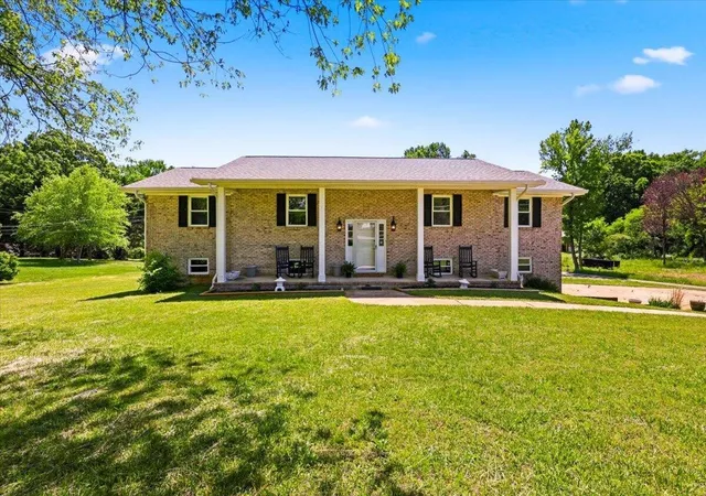 Photo 3 of Single family home for sale at 9103 Bay Dr, Chattanooga, TN 37416 | MLS# 3213598 | Listing updated on 2026-09-19