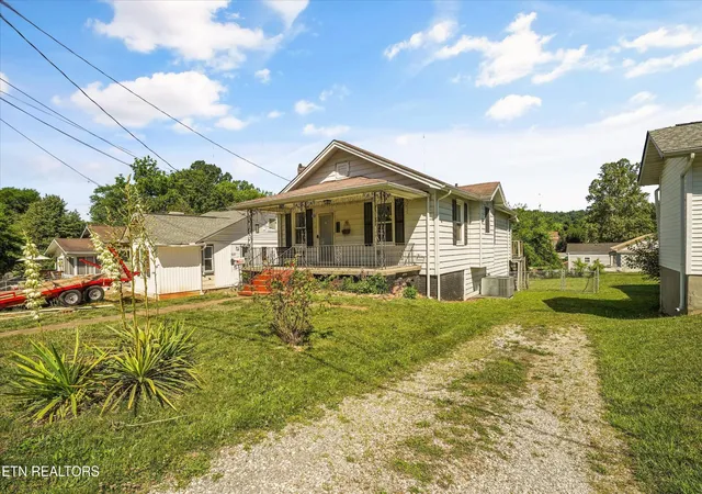 Photo 1 of Single family home for sale at 1735 Nickerson Ave, Knoxville, TN 37917 | MLS# 3213651 | Listing updated on 2026-09-21