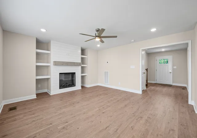Photo 4 of Single family home for sale at 681 S Forest Brk Ct, Clarksville, TN 37042 | MLS# 3216648 | Listing updated on 2026-10-21