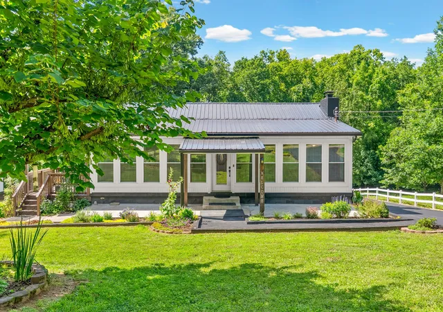 Photo 2 of Single family home for sale at 324 Bayview Dr, Bumpus Mills, TN 37028 | MLS# 3231641 | Listing updated on 2026-09-12