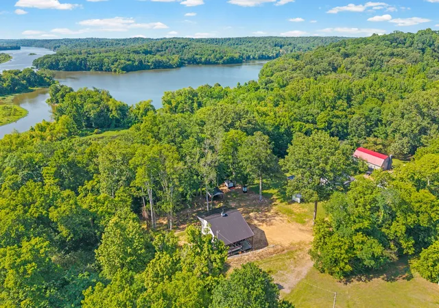 Homes for sale in Bumpus Mills, TN | 324 Bayview Dr, Bumpus Mills, TN 37028 | MLS# 3231641