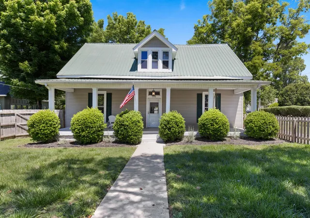 Homes for sale in Watertown, TN | 610 E Main St, Watertown, TN 37184 | MLS# 3214570
