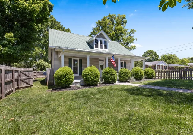 Homes for sale in Watertown, TN | 610 E Main St, Watertown, TN 37184 | MLS# 3214570