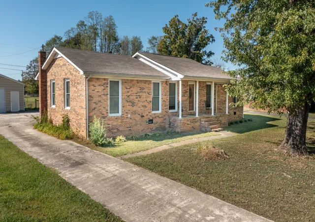 Single family home for sale at 911 Parkway Dr, Smithville, TN 37166 | MLS# 3232349