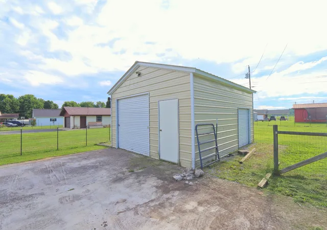 image of 911 Parkway Dr, Smithville, TN 37166 | MLS# 3232349