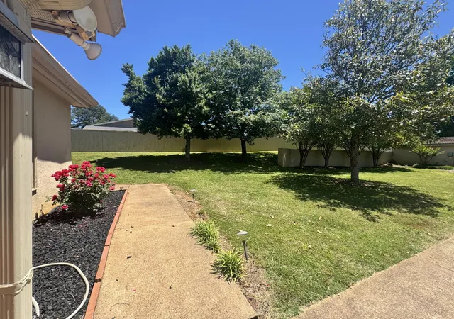Photo 3 of Sale Pending at 2136 Vaden Village Dr, Chattanooga, TN 37421 | MLS# 3214220 | Listing updated on 2026-09-21