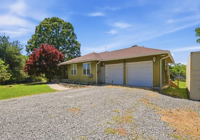 Homes for sale in Trenton, GA | 936 Cowboy Sams Dr, Trenton, GA 30752 | MLS# 3223625