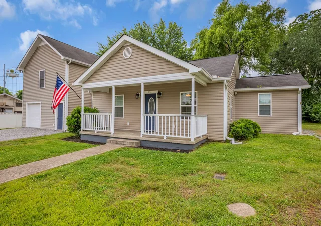 Photo 3 of Single family home for sale at 55 College St N, Mc Ewen, TN 37101 | MLS# 3220947 | Listing updated on 2026-10-23