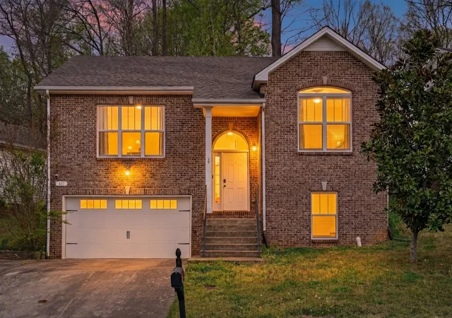 Photo 2 of Single family home for sale at 631 Hidden Valley Dr, Clarksville, TN 37040 | MLS# 3214484 | Listing updated on 2026-09-28