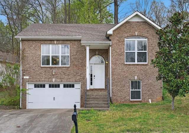 Photo 3 of Single family home for sale at 631 Hidden Valley Dr, Clarksville, TN 37040 | MLS# 3214484 | Listing updated on 2026-09-28