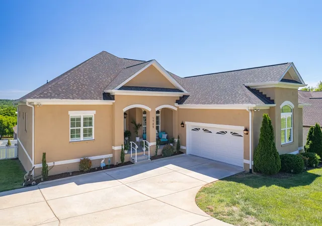 2nd image of 1709 Aster Dr, Columbia, TN 38401 | MLS# 3214540