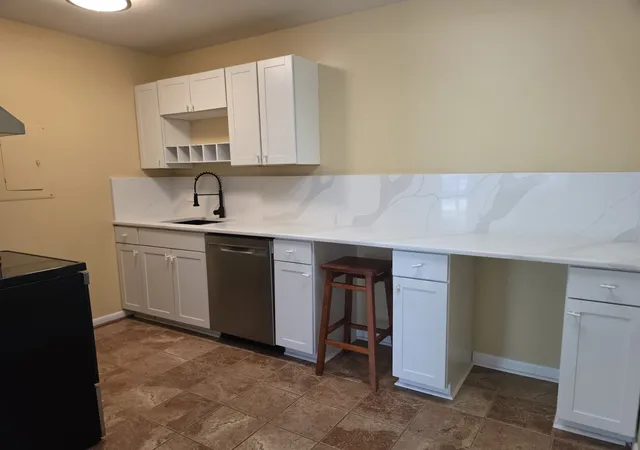 Homes for sale in Nashville, TN | 2601 Hillsboro Pike #E6, Nashville, TN 37212 | MLS# 3214960