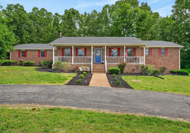 Homes for sale in Tennessee Ridge, TN | 1649 N Main St, Tennessee Ridge, TN 37178 | MLS# 3214659