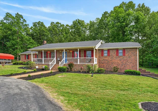 Homes for sale in Tennessee Ridge, TN | 1649 N Main St, Tennessee Ridge, TN 37178 | MLS# 3214659