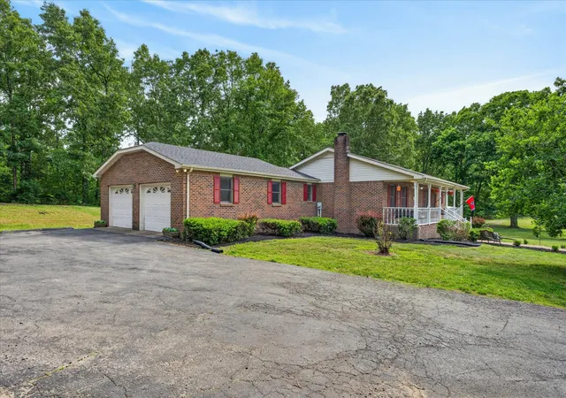 Homes for sale in Tennessee Ridge, TN | 1649 N Main St, Tennessee Ridge, TN 37178 | MLS# 3214659