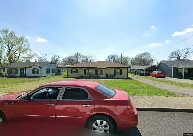11th image of 2000 Jan Dr, Hopkinsville, KY 42240 | MLS# 3215842