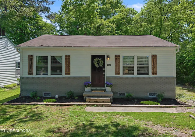Photo 1 of Single family home for sale at 2376 Pennsylvania Ave, Maryville, TN 37804 | MLS# 3604114 | Listing updated on 2026-10-02