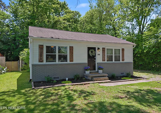 Photo 2 of Single family home for sale at 2376 Pennsylvania Ave, Maryville, TN 37804 | MLS# 3604114 | Listing updated on 2026-10-02