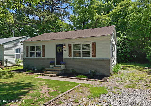 Photo 3 of Single family home for sale at 2376 Pennsylvania Ave, Maryville, TN 37804 | MLS# 3604114 | Listing updated on 2026-10-02