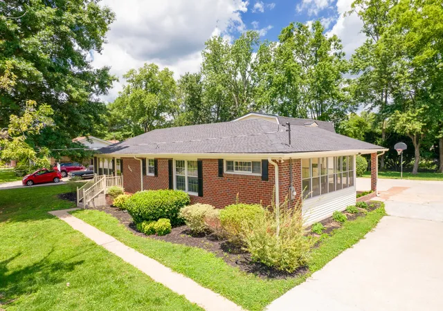 Homes for sale in Gallatin, TN | 1117 Peninsula Dr, Gallatin, TN 37066 | MLS# 3216601