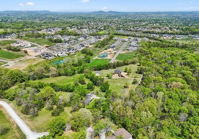 Photo 3 of Sale Pending at 9824 Split Log Rd, Brentwood, TN 37027 | MLS# 3234608 | Listing updated on 2026-09-04