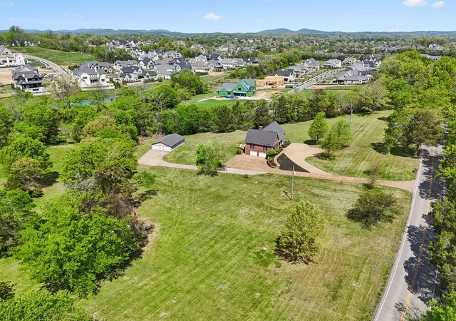 Photo 3 of Sale Pending at 9824 Split Log Rd, Brentwood, TN 37027 | MLS# 3234608 | Listing updated on 2026-09-04