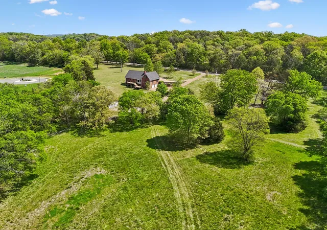 Photo 2 of Sale Pending at 9824 Split Log Rd, Brentwood, TN 37027 | MLS# 3234608 | Listing updated on 2026-09-04