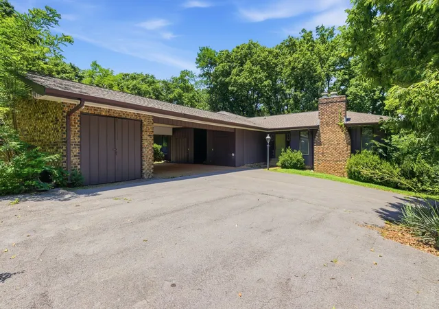 Photo 1 of Mansion for sale at 6010 Murray Ln, Brentwood, TN 37027 | MLS# 3215004 | Listing updated on 2026-08-09