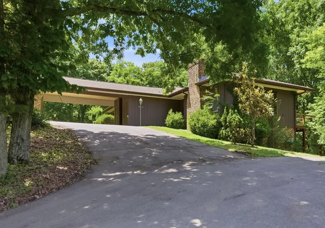 Photo 3 of Mansion for sale at 6010 Murray Ln, Brentwood, TN 37027 | MLS# 3215004 | Listing updated on 2026-08-09