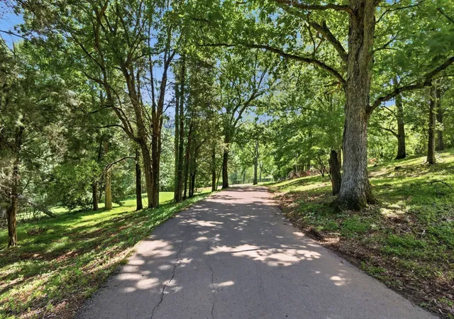 Photo 3 of Single family home for sale at 6010 Murray Ln, Brentwood, TN 37027 | MLS# 3215004 | Listing updated on 2026-08-09