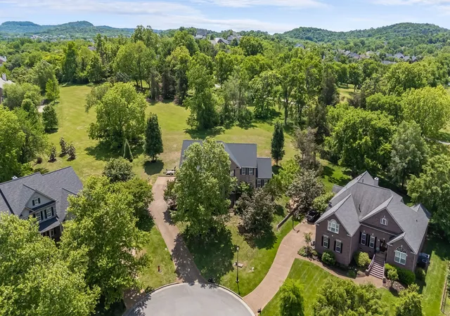 Photo 3 of Mansion for sale at 9015 Grey Pointe Ct, Brentwood, TN 37027 | MLS# 3215076 | Listing updated on 2026-09-03